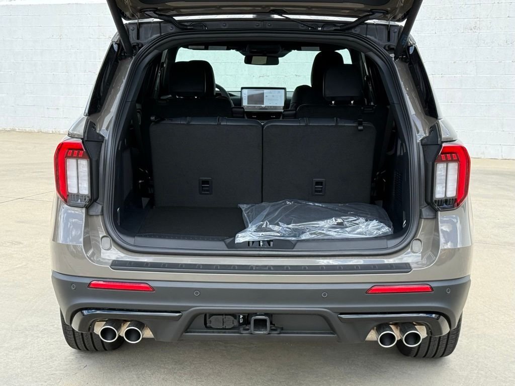 2026 Ford Explorer ST - Photo 14