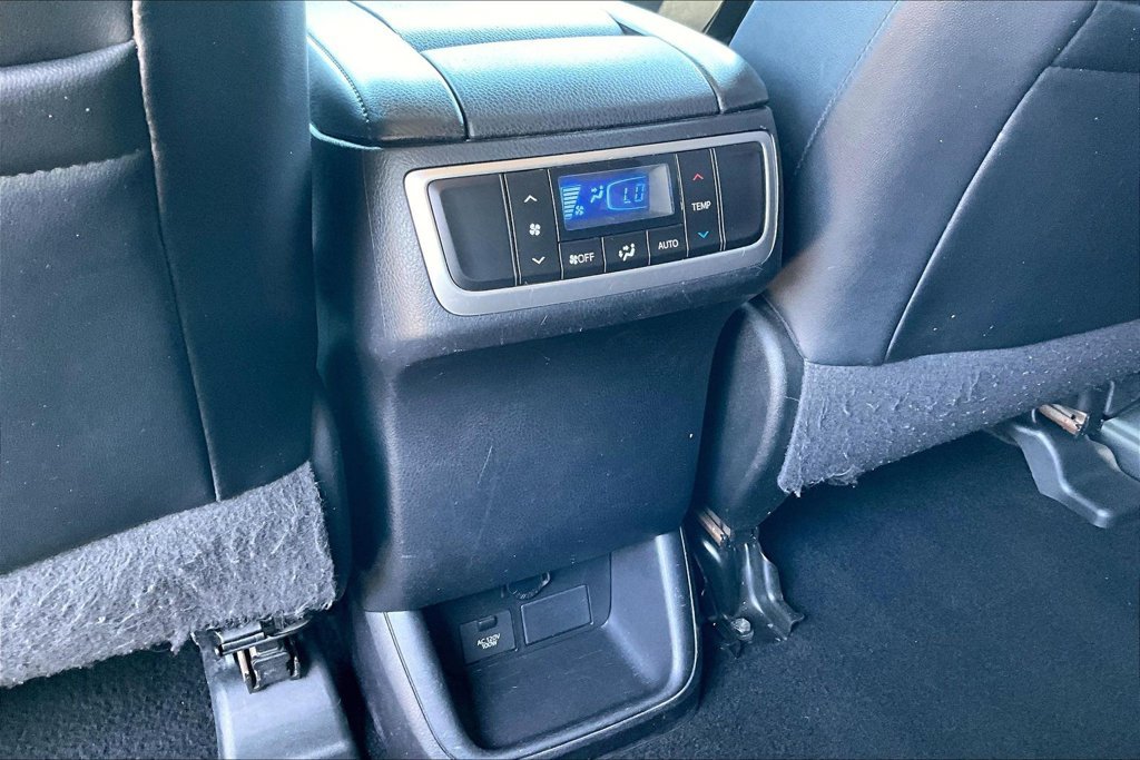 Used 2016 Gray Toyota XLE V6 image 9