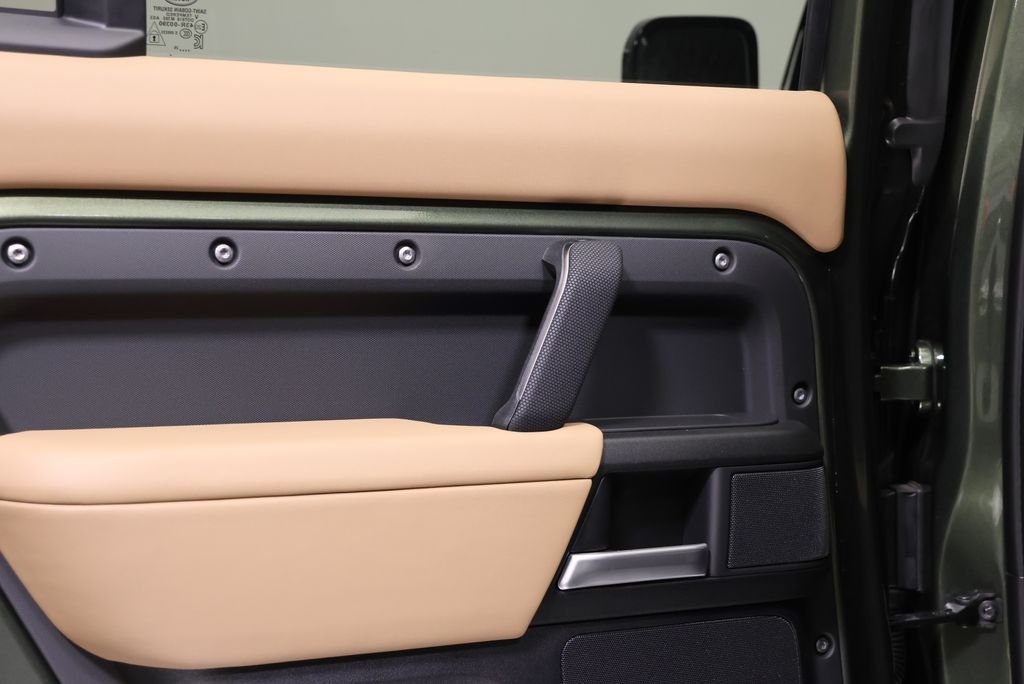 New 2026 Woolstone Green Land Rover X image 32