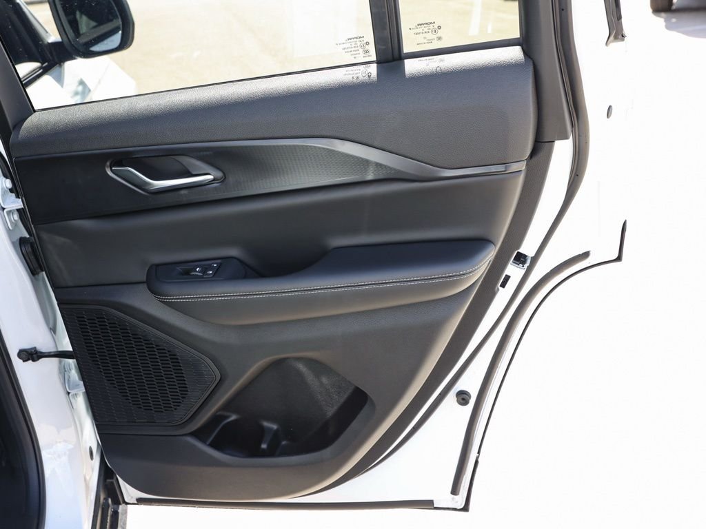 New 2026 Bright White Clear-Coat Exterior Paint Jeep Laredo X image 18