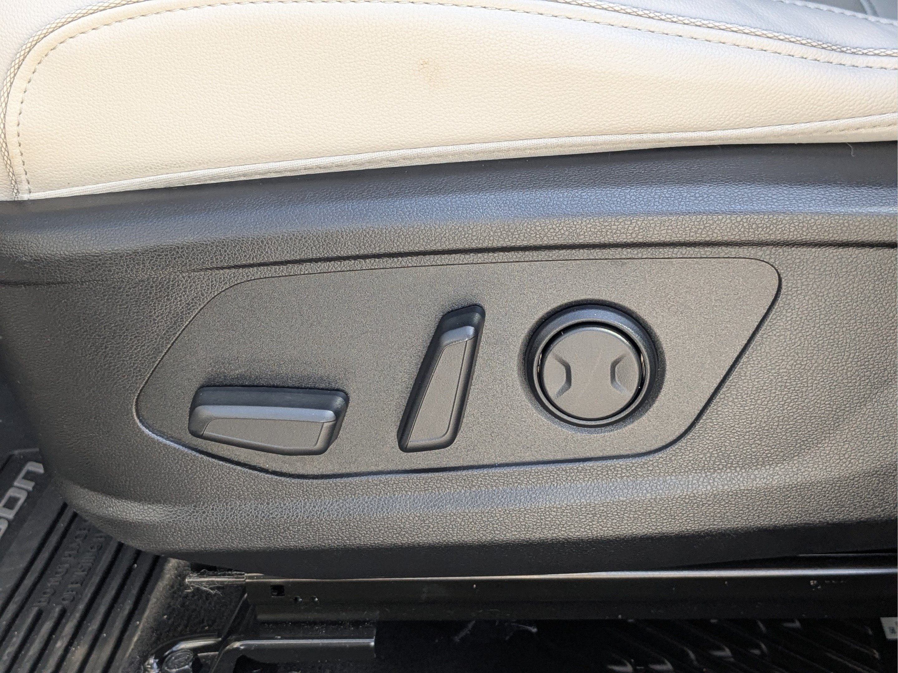Used 2024 Dark Gray Metallic Hyundai Limited image 19