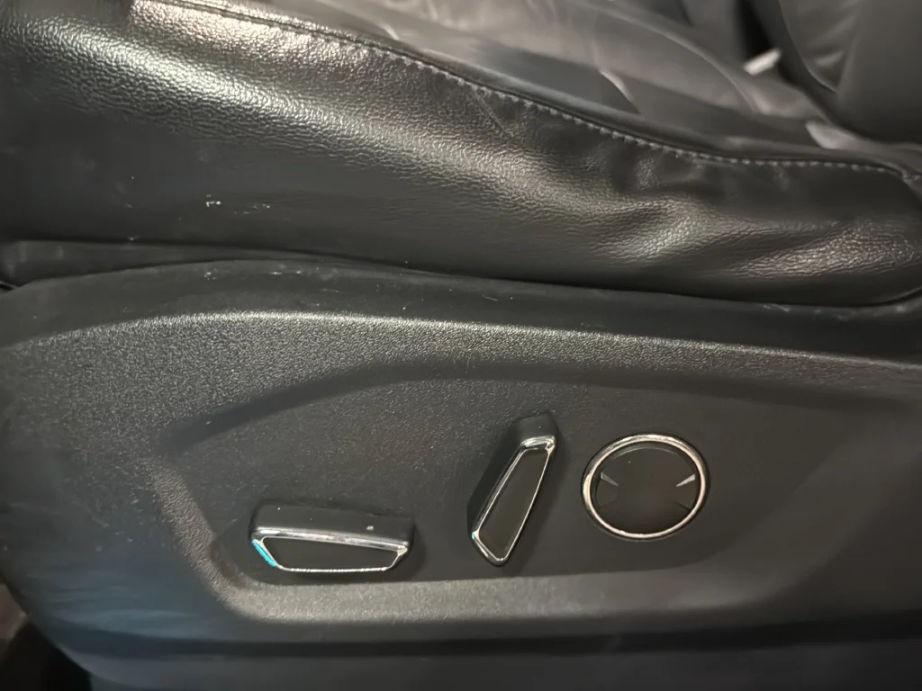 Used 2016  Ford Titanium image 15