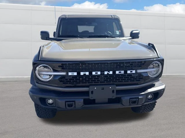 Used 2025 Gray Ford Badlands image 8