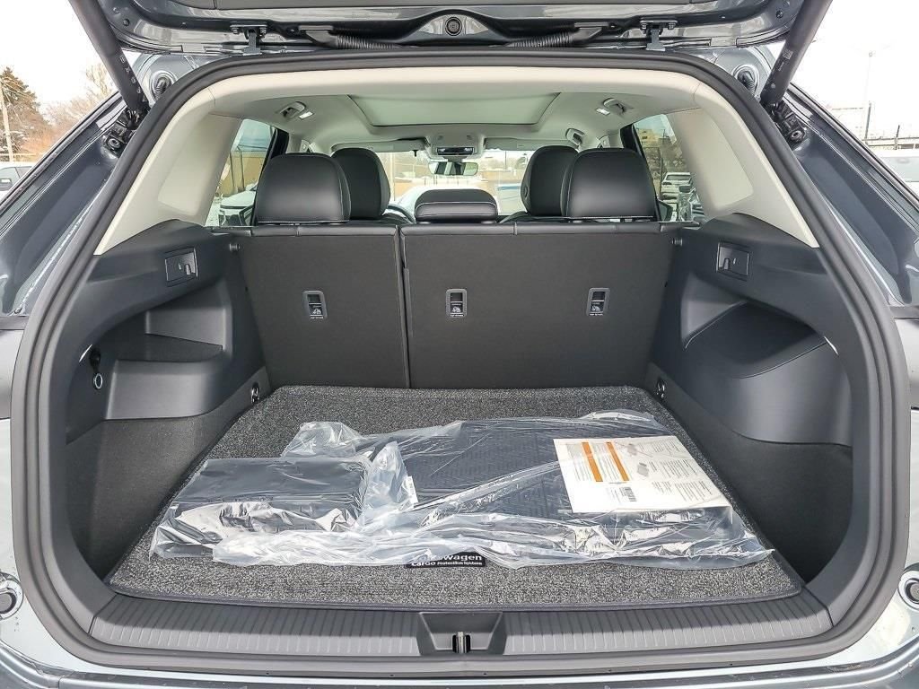 2026 Volkswagen Tiguan SE - Photo 13