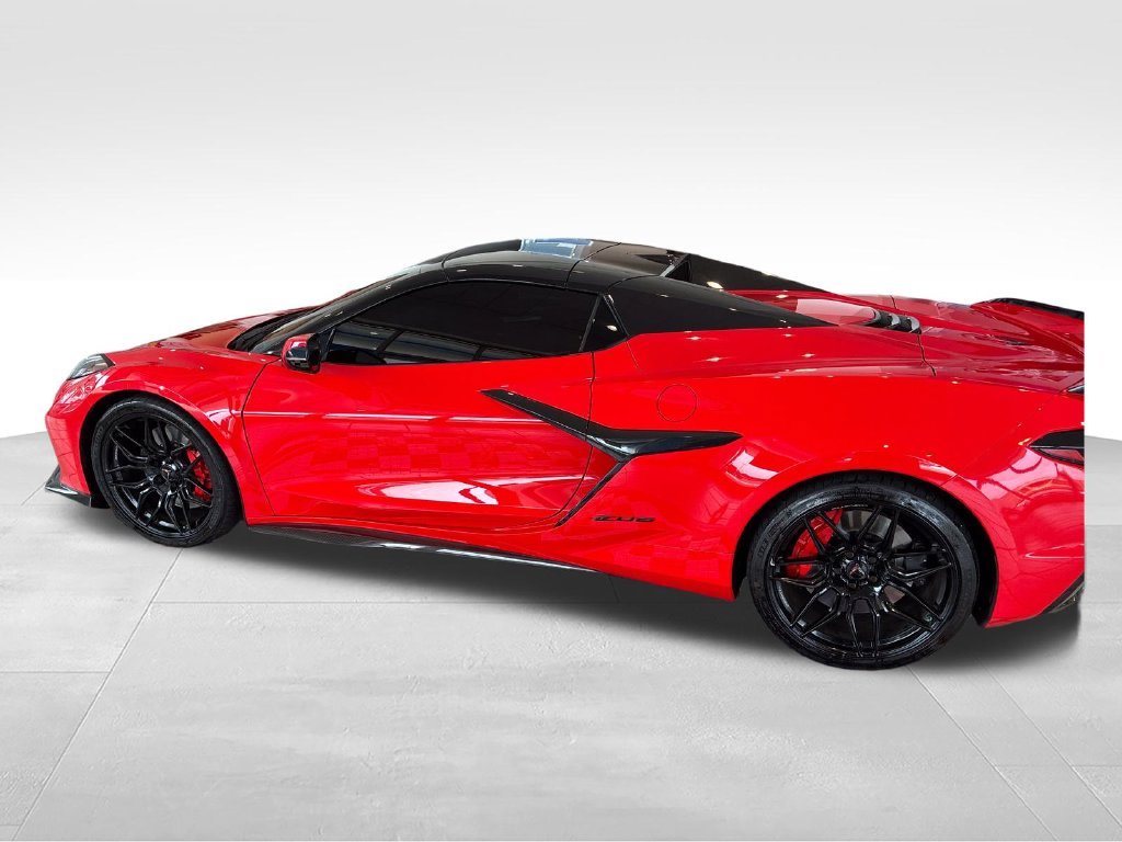 Used 2023 Red Chevrolet Z06 image 2