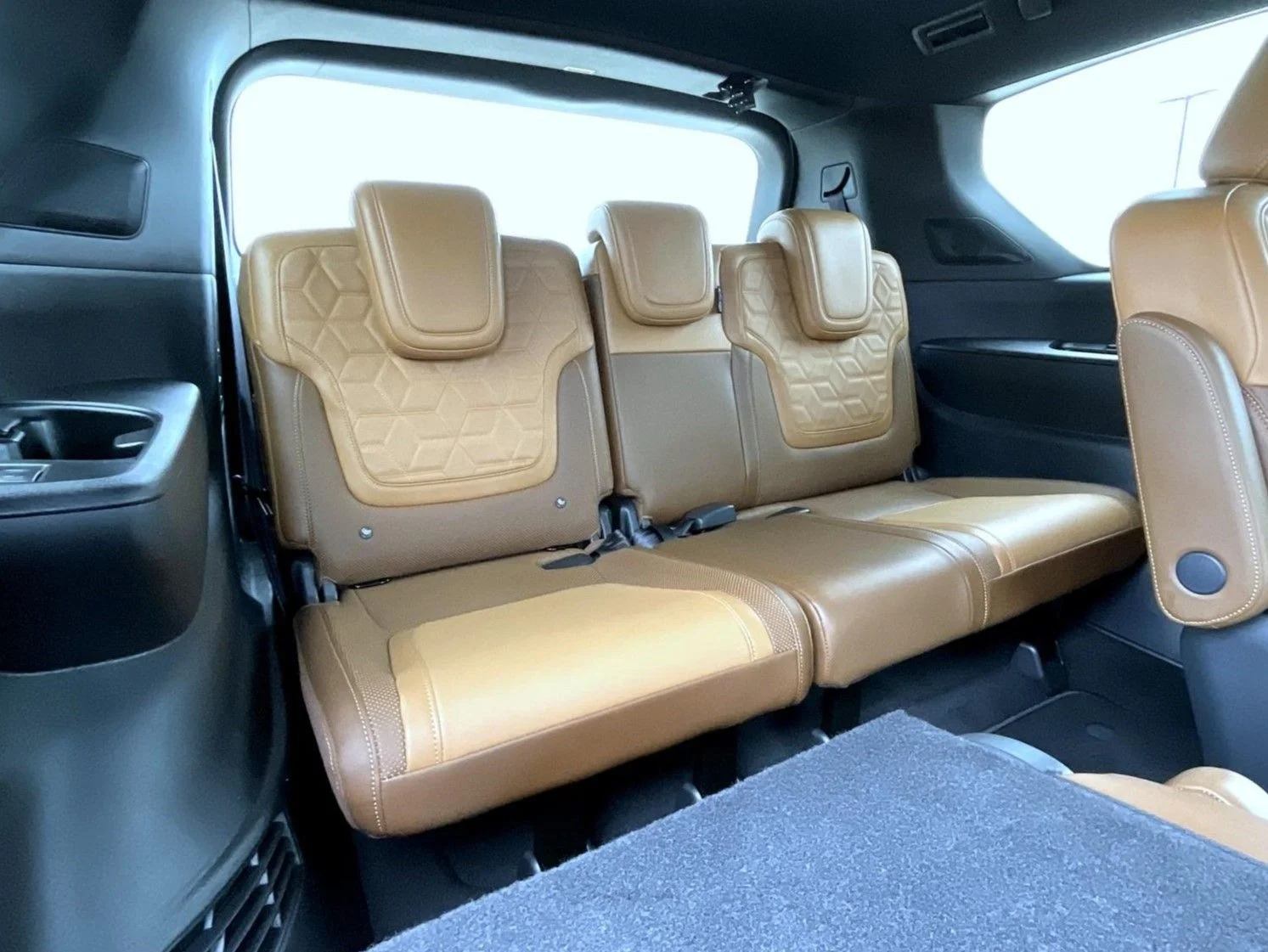 Used 2025 White Nissan Platinum Reserve image 20