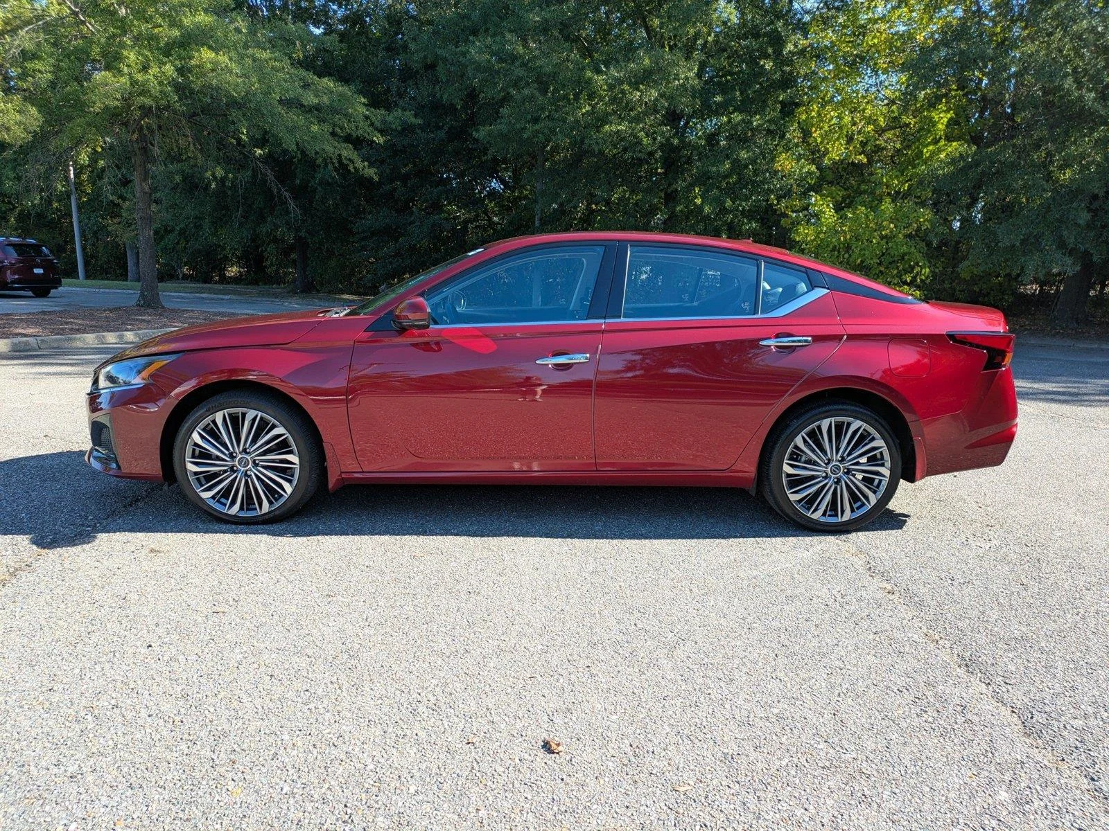 Used 2023 Scarlet Ember Tintcoat Nissan 2.5 SL image 7