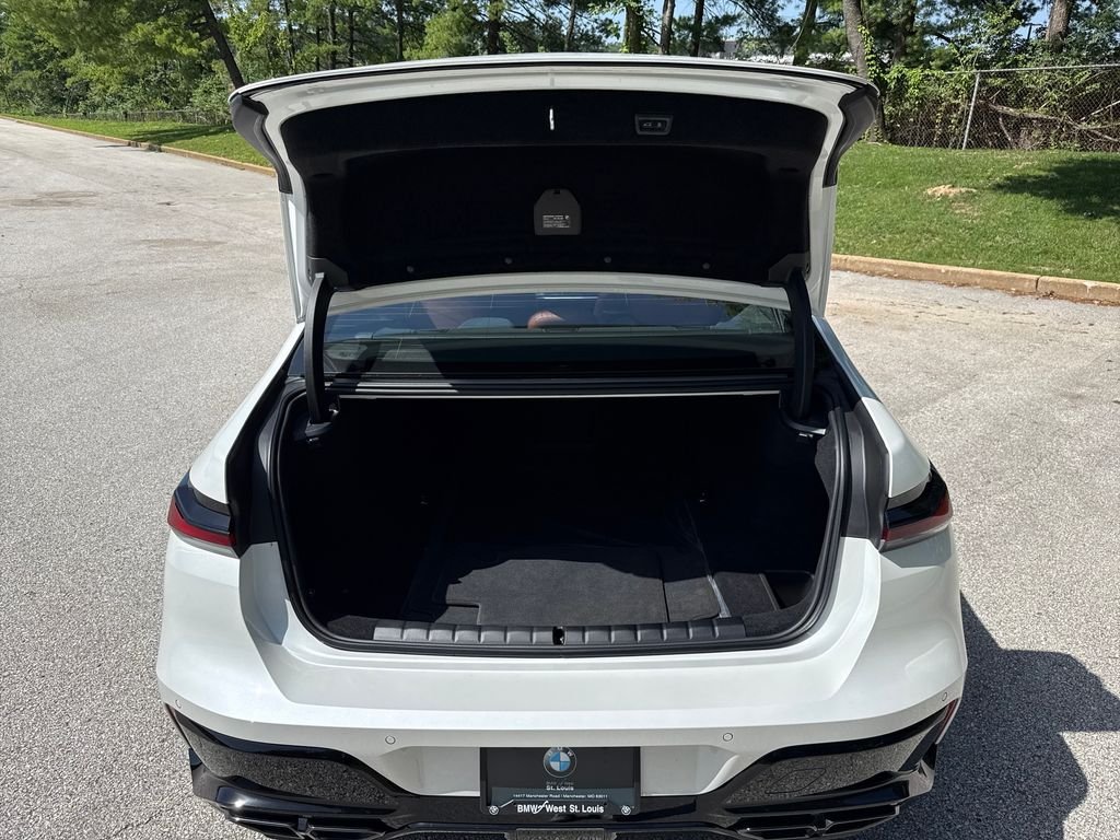 Used 2026 White BMW 760i xDrive image 30