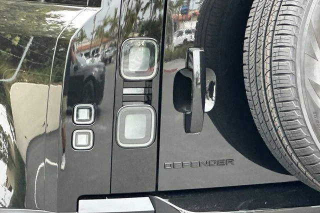 New 2026 Santorini Black Land Rover S image 25