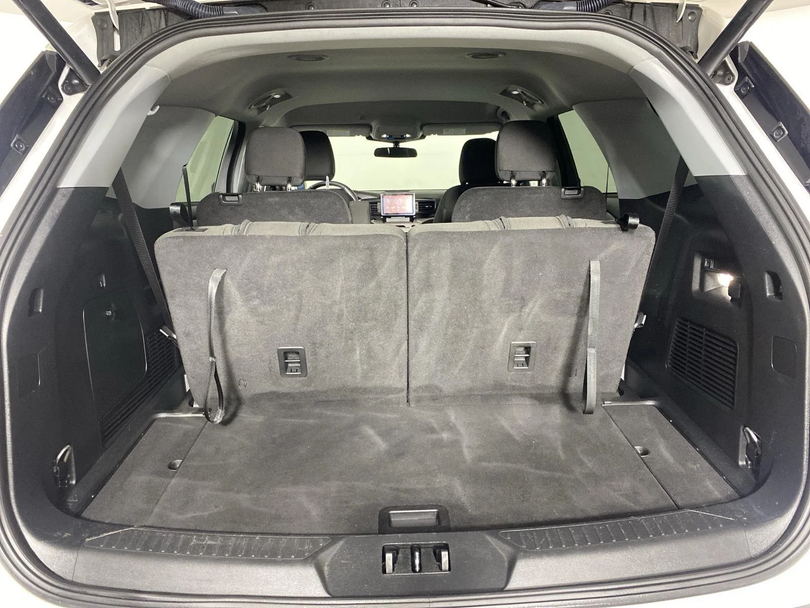 Used 2024 Star White Metallic Tri-Coat Ford XLT image 25