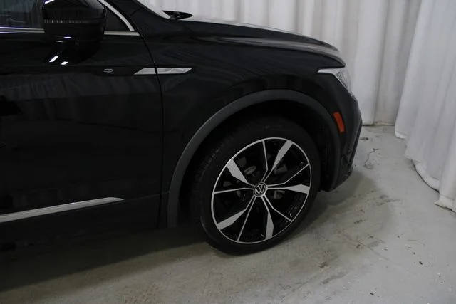 Used 2022  Volkswagen 2.0T SEL R-Line image 39