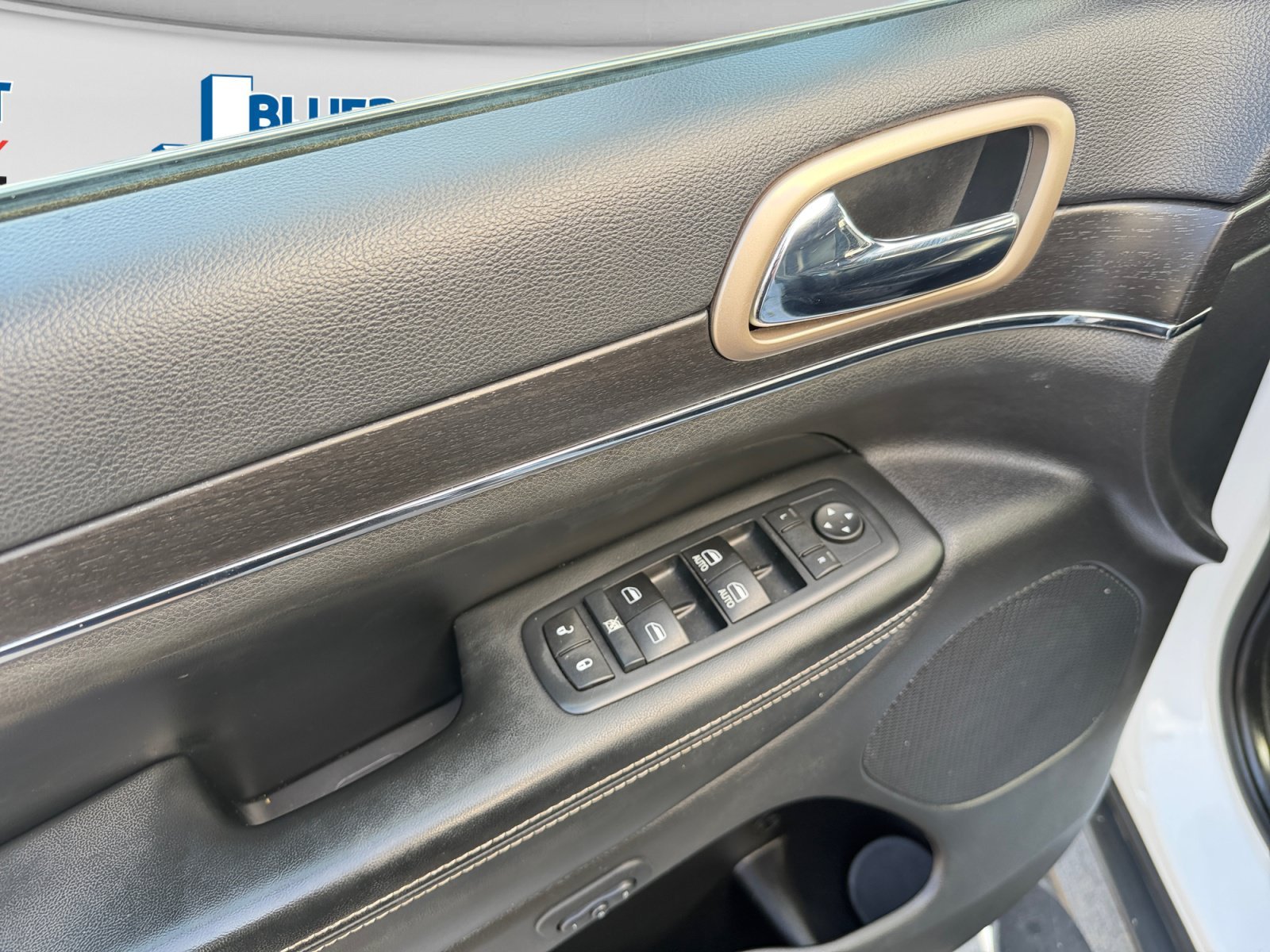 Used 2015 Bright White Clearcoat Jeep Limited image 10