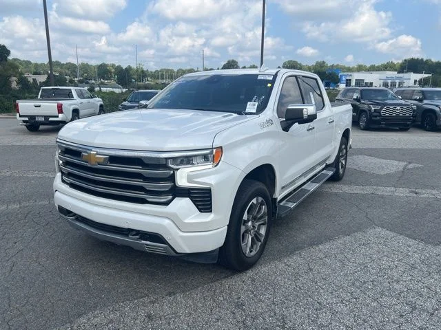 Used 2024 Beige Chevrolet High Country image 3