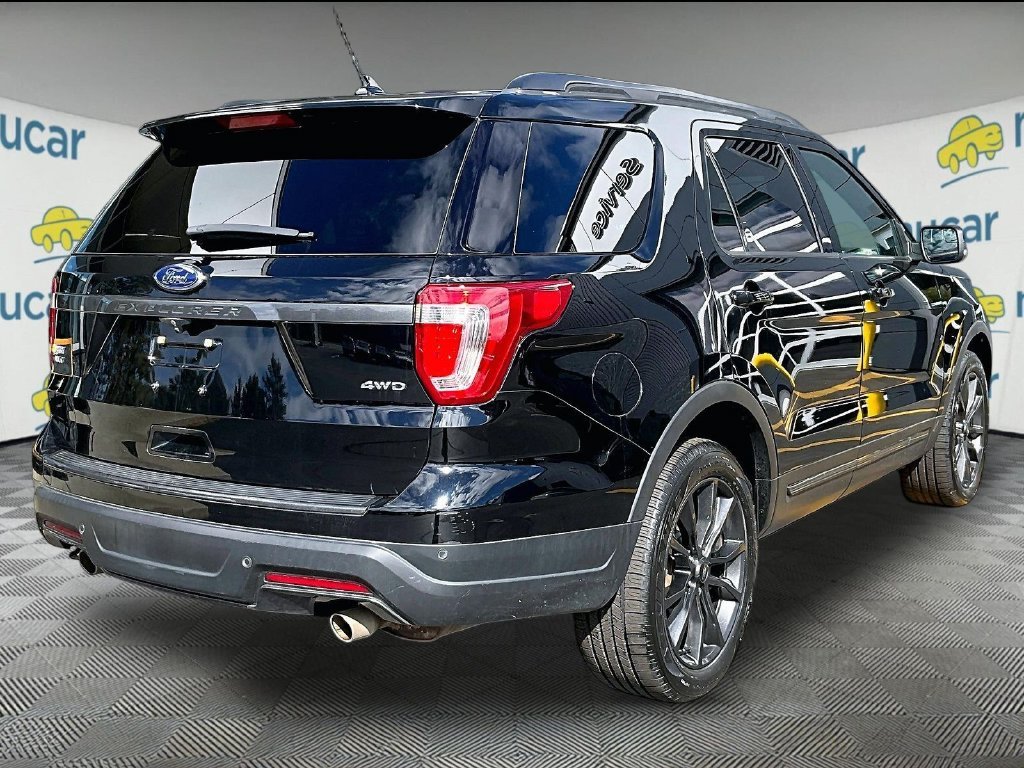 Used 2018 Black Metallic Ford XLT image 6