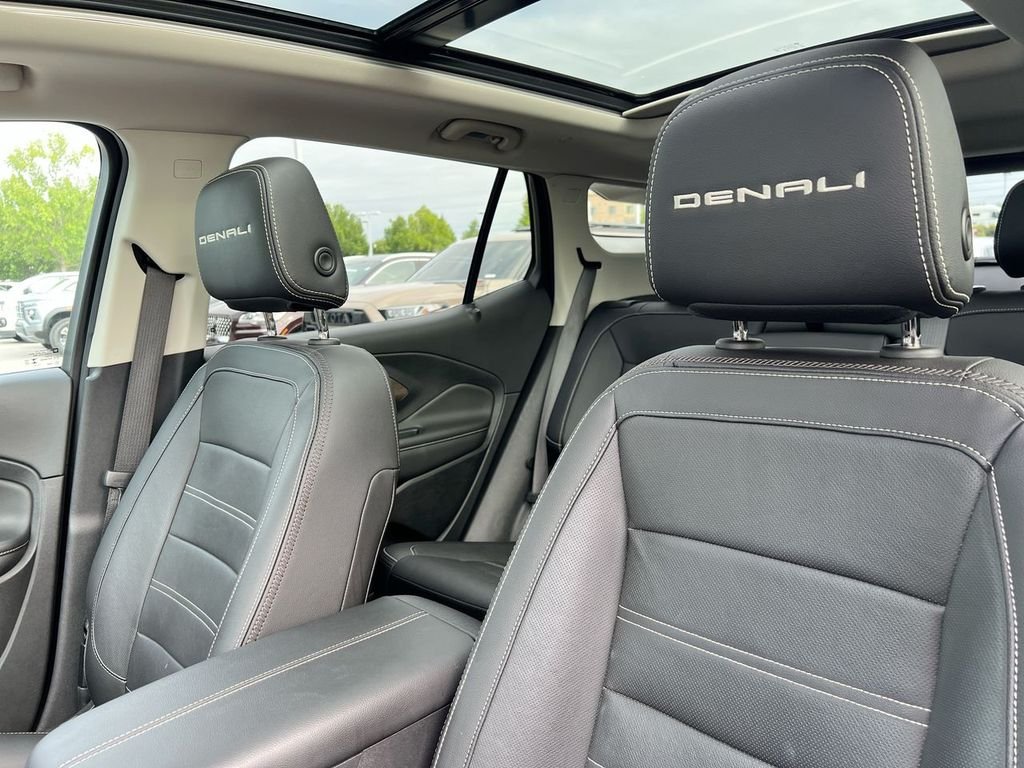 Used 2023 White Frost Tricoat GMC Denali image 19