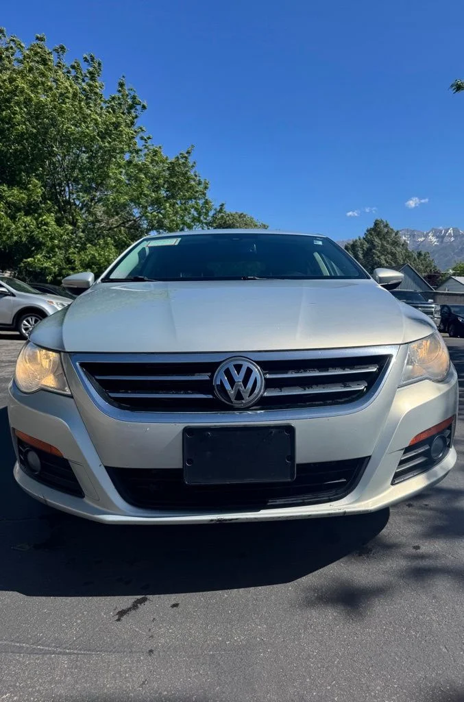 Used 2010 Gold Volkswagen Sport image 1