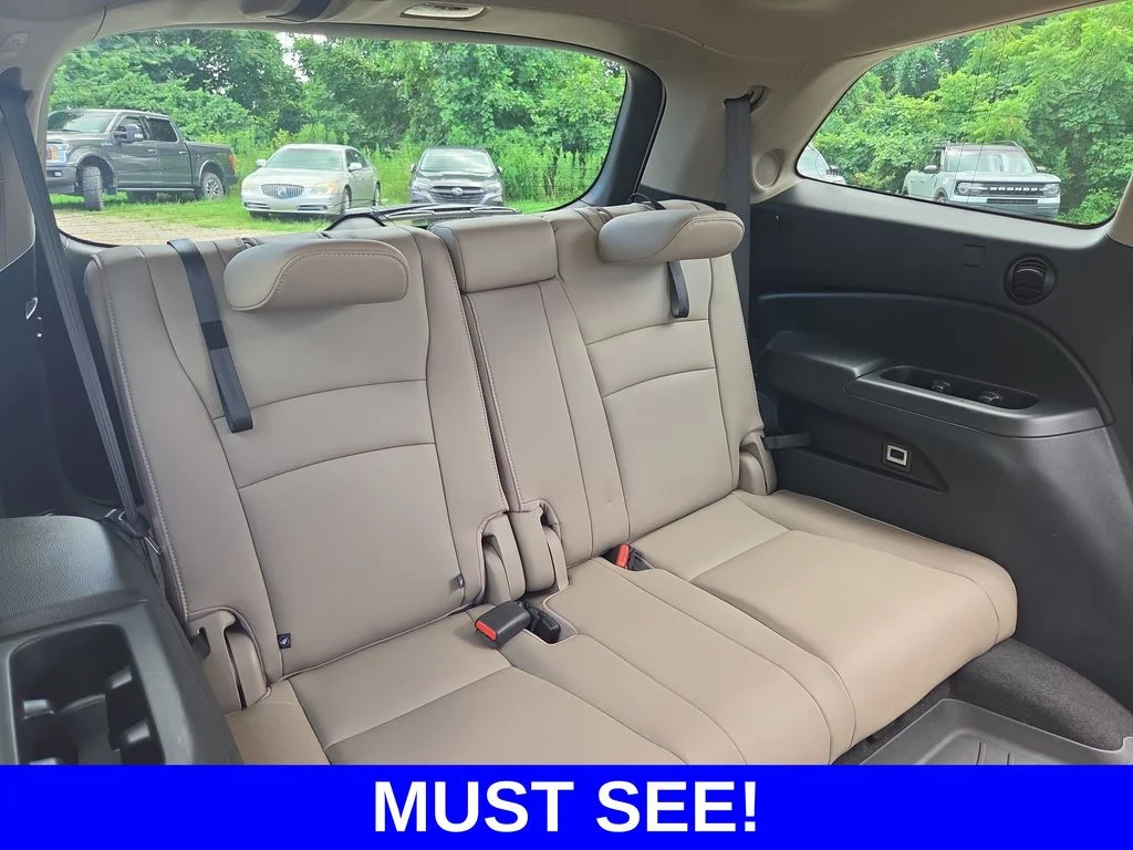 Used 2016 White Honda Touring image 18