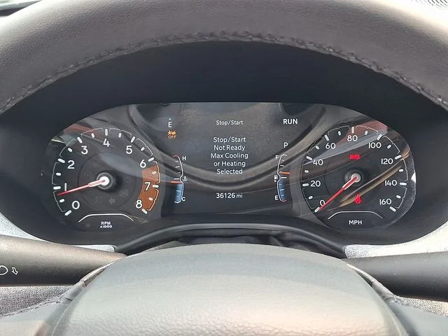 Used 2023 Black Jeep Latitude Lux image 20