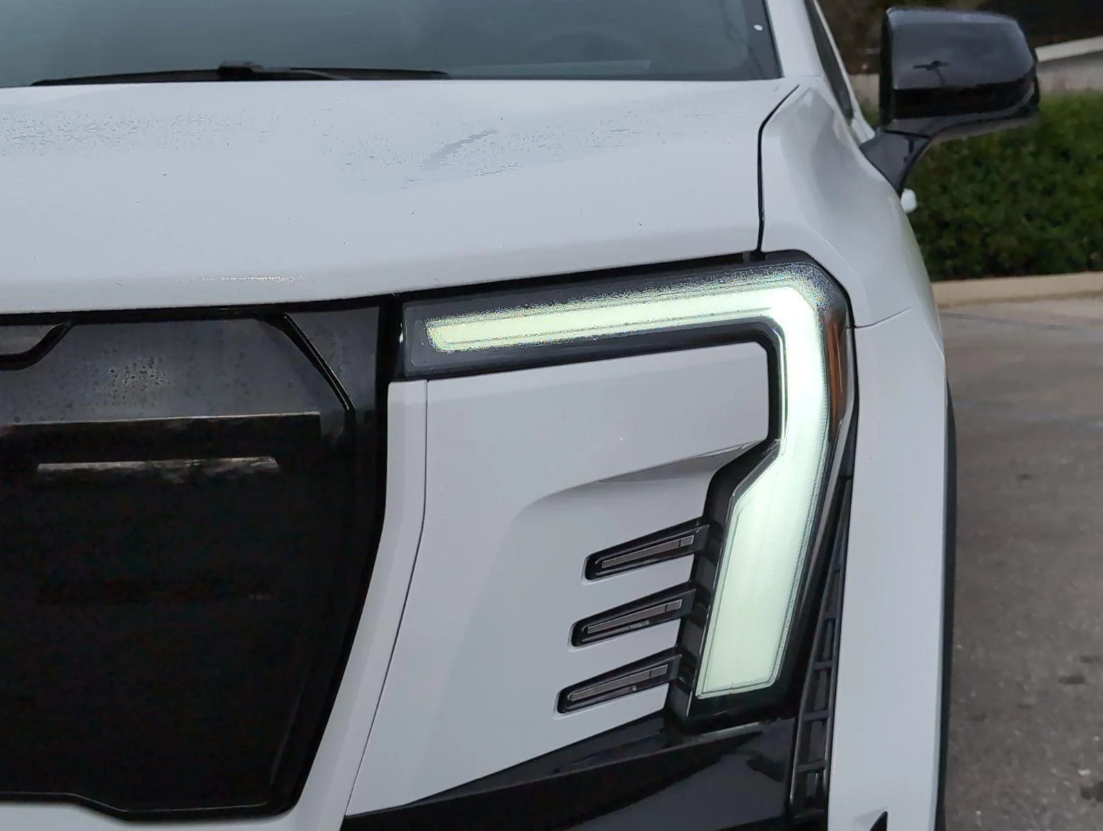 New 2026 Summit White GMC Elevation Standard Range image 29