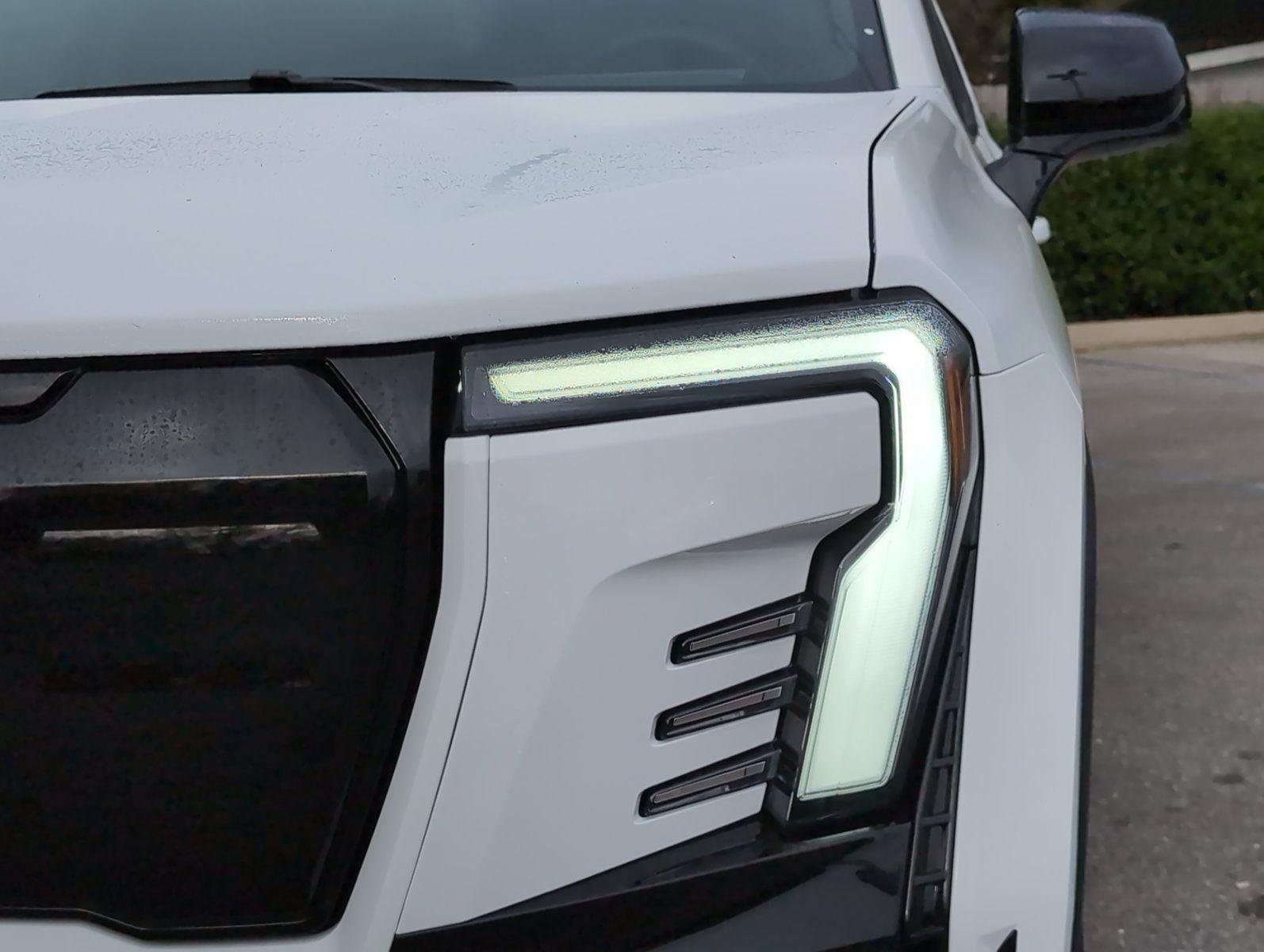 New 2026 Summit White GMC Elevation Standard Range image 29
