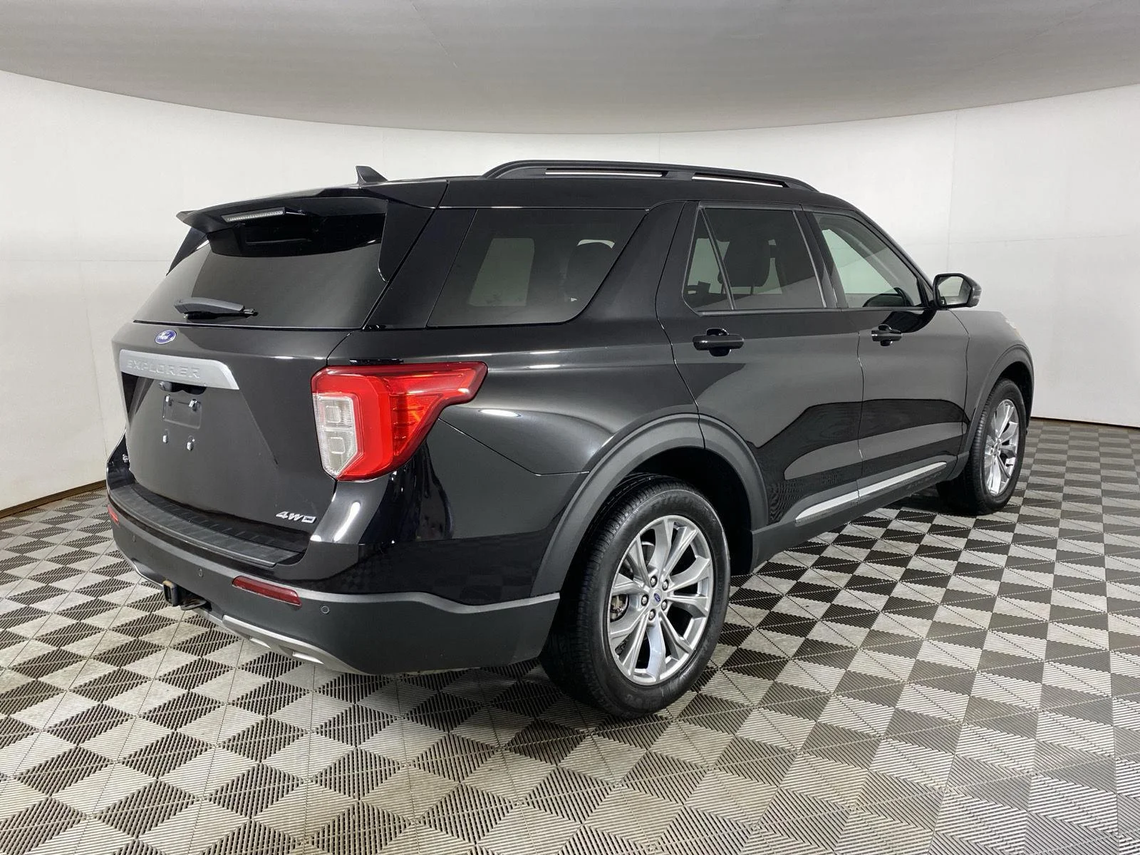Used 2023 Agate Black Metallic Ford XLT image 10