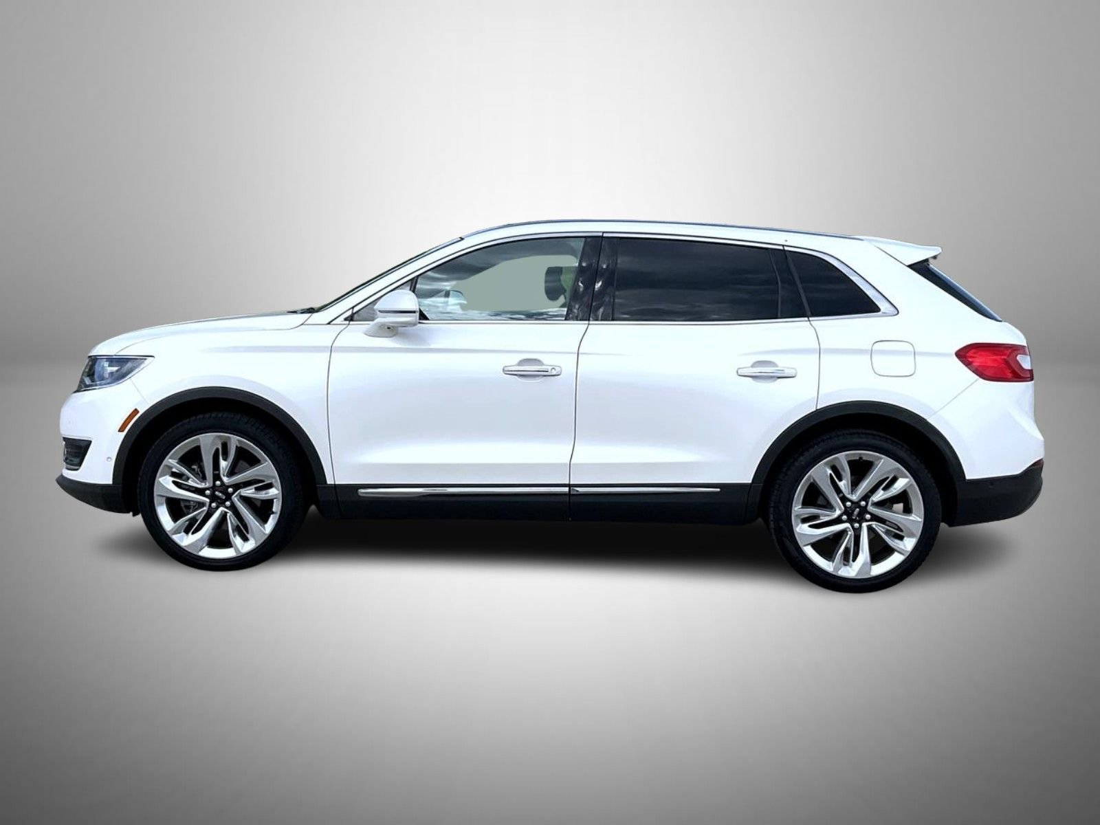 Used 2018 White Lincoln Reserve image 8