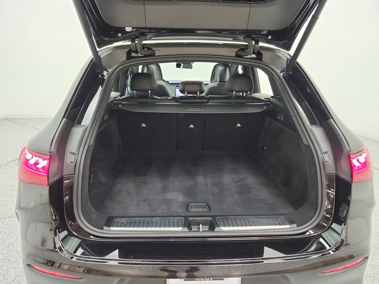 Used 2023 Obsidian Black Metallic Mercedes-Benz EQE 500 image 21