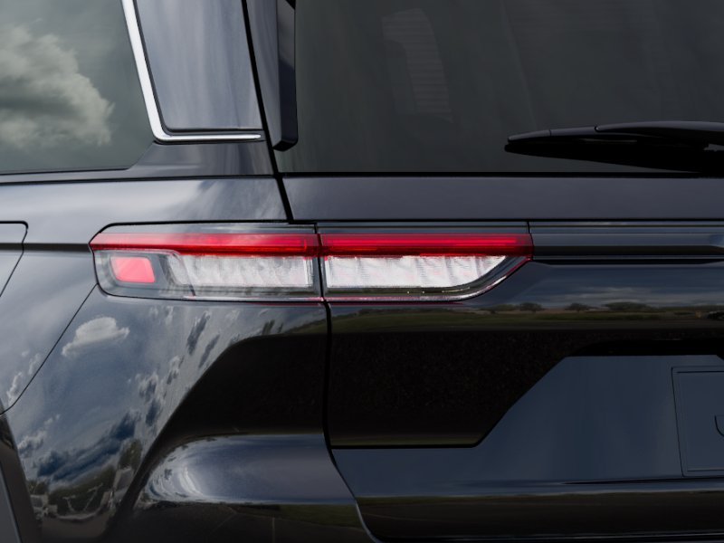 New 2026 Diamond Black Crystal Pearl-Coat Exterior Paint Jeep Limited image 5