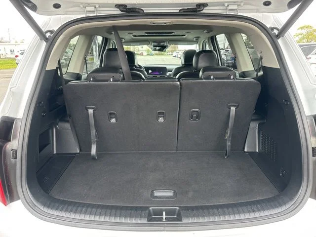 Used 2025 White Kia S image 12