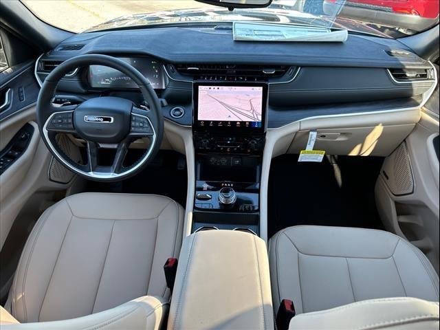 Used 2024 Rocky Mountain Pearlcoat Jeep  image 32
