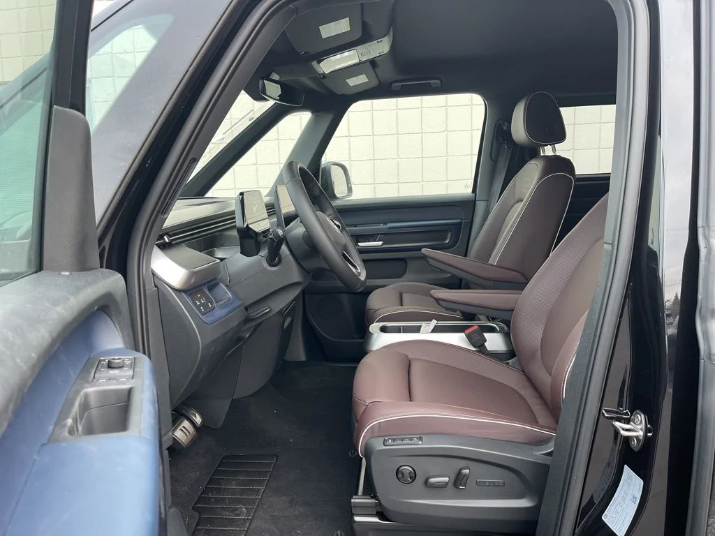 New 2025 Deep Black Pearl Volkswagen Pro image 18