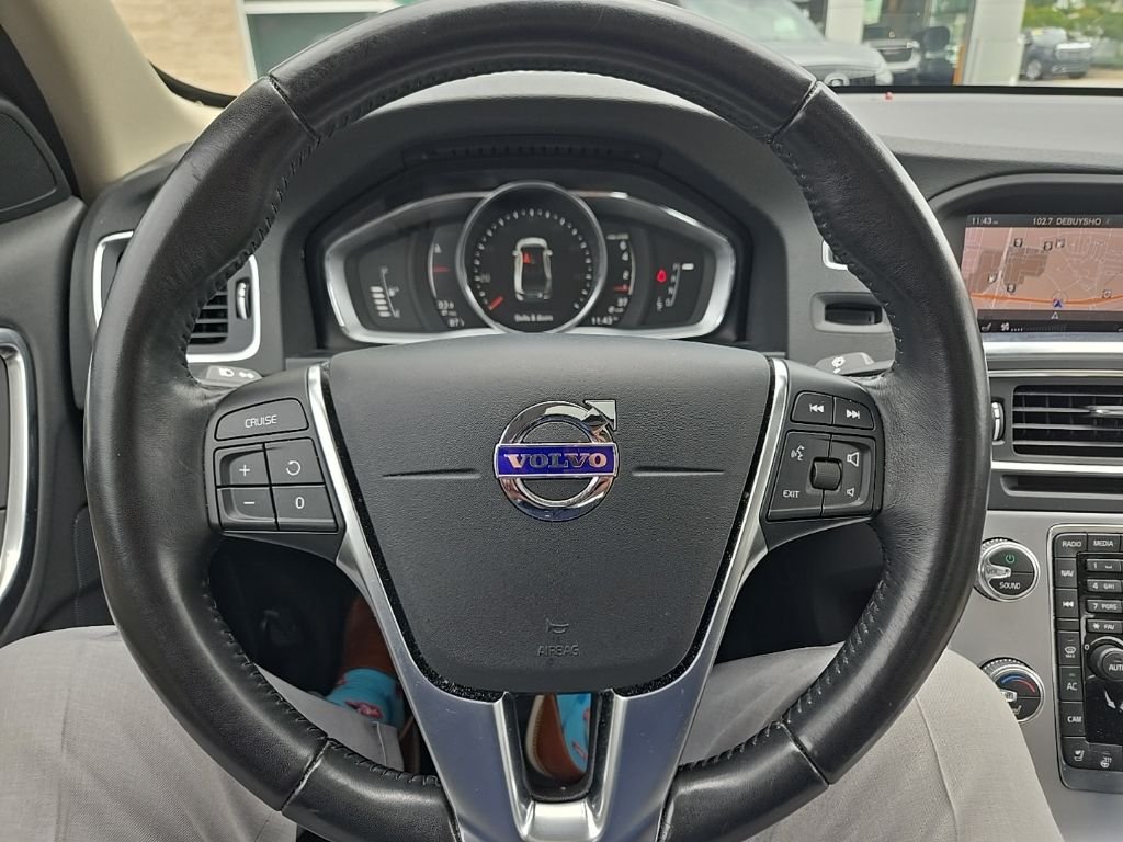 Used 2018 White Volvo T5 Dynamic image 11