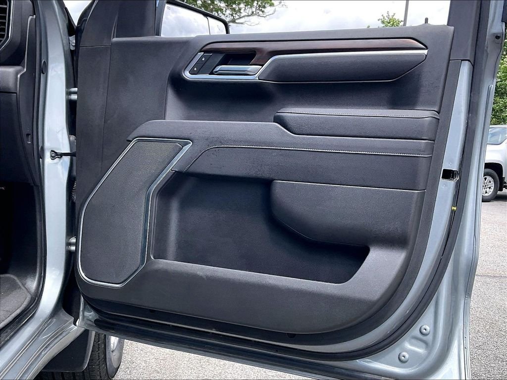 Used 2025 Sterling Metallic GMC SLT image 11