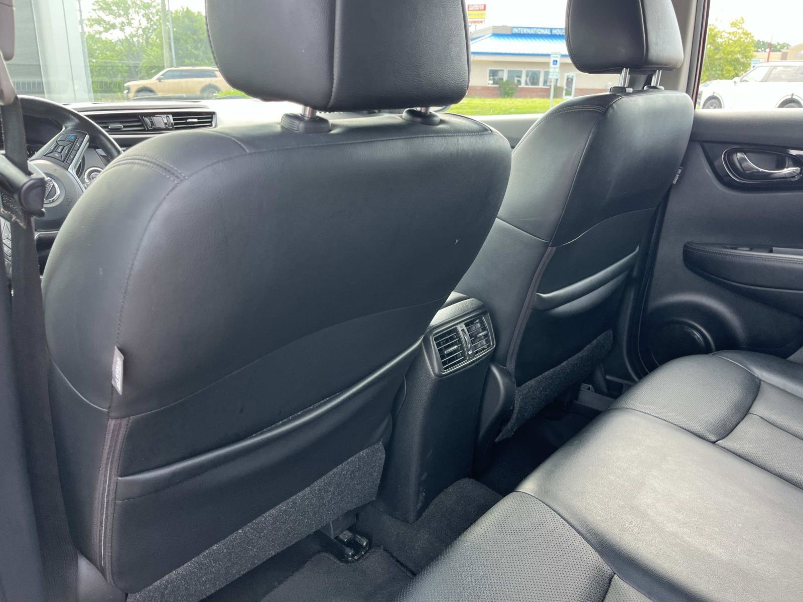 Used 2021 Scarlet Ember Tintcoat Nissan SL image 18