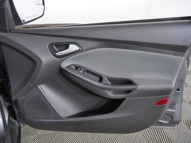 Used 2013  Ford SE image 11