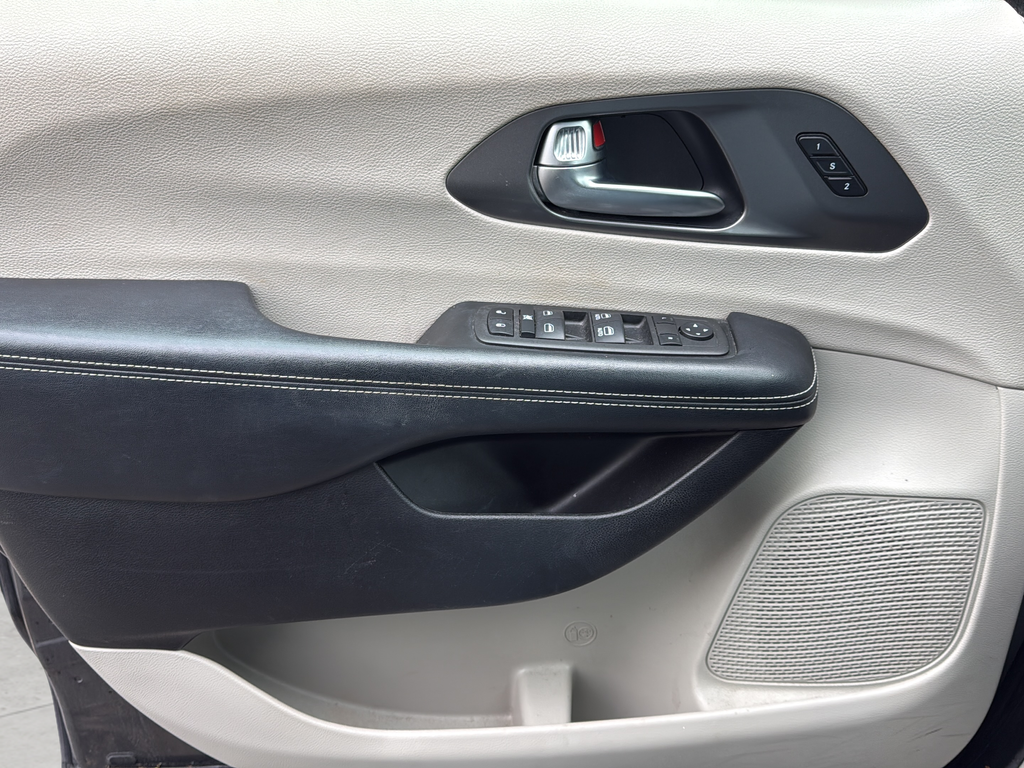 Used 2022 Gray Chrysler Touring L image 16