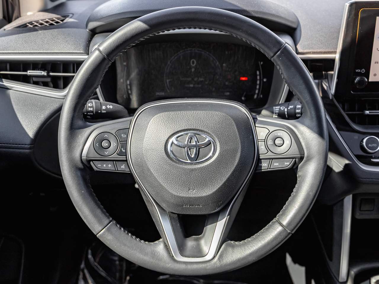 Used 2023 Wind Chill Pearl Toyota XLE image 12