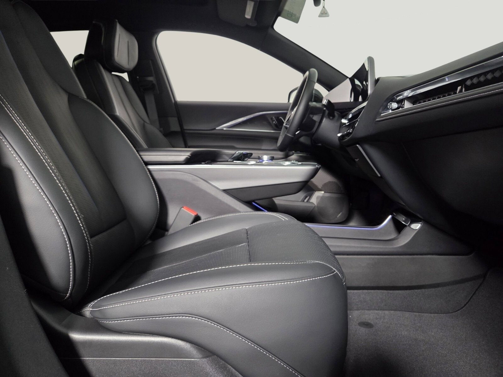 2024 Cadillac LYRIQ Luxury 1 - Photo 14