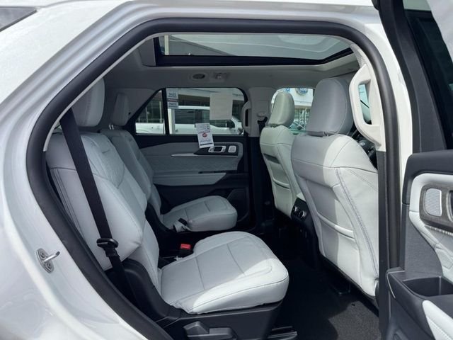 New 2026 Star White Metallic Tri-Coat Ford Platinum image 5