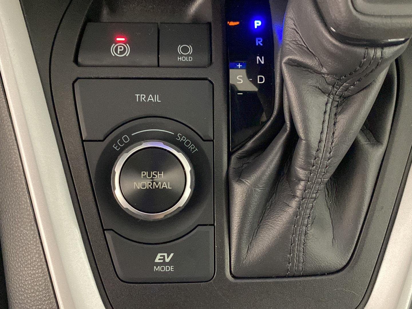 Used 2024 Ruby Flare Pearl Toyota XLE image 18