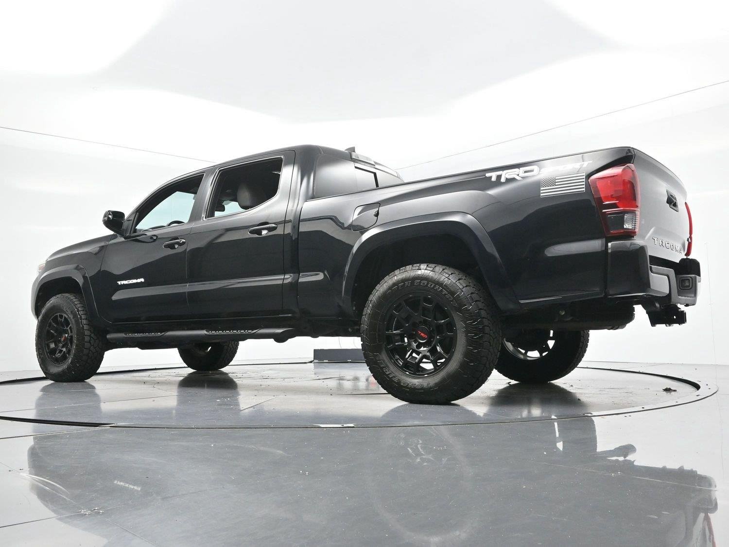 Used 2019 Midnight Black Metallic Toyota SR5 image 41