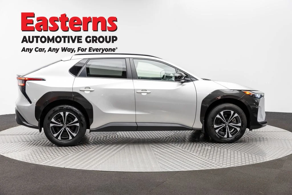 Used 2023 Silver Toyota XLE image 4