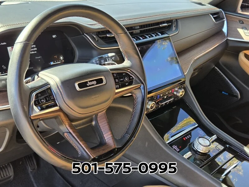 Used 2023 Silver JEEP SUMMIT 4X4 image 9