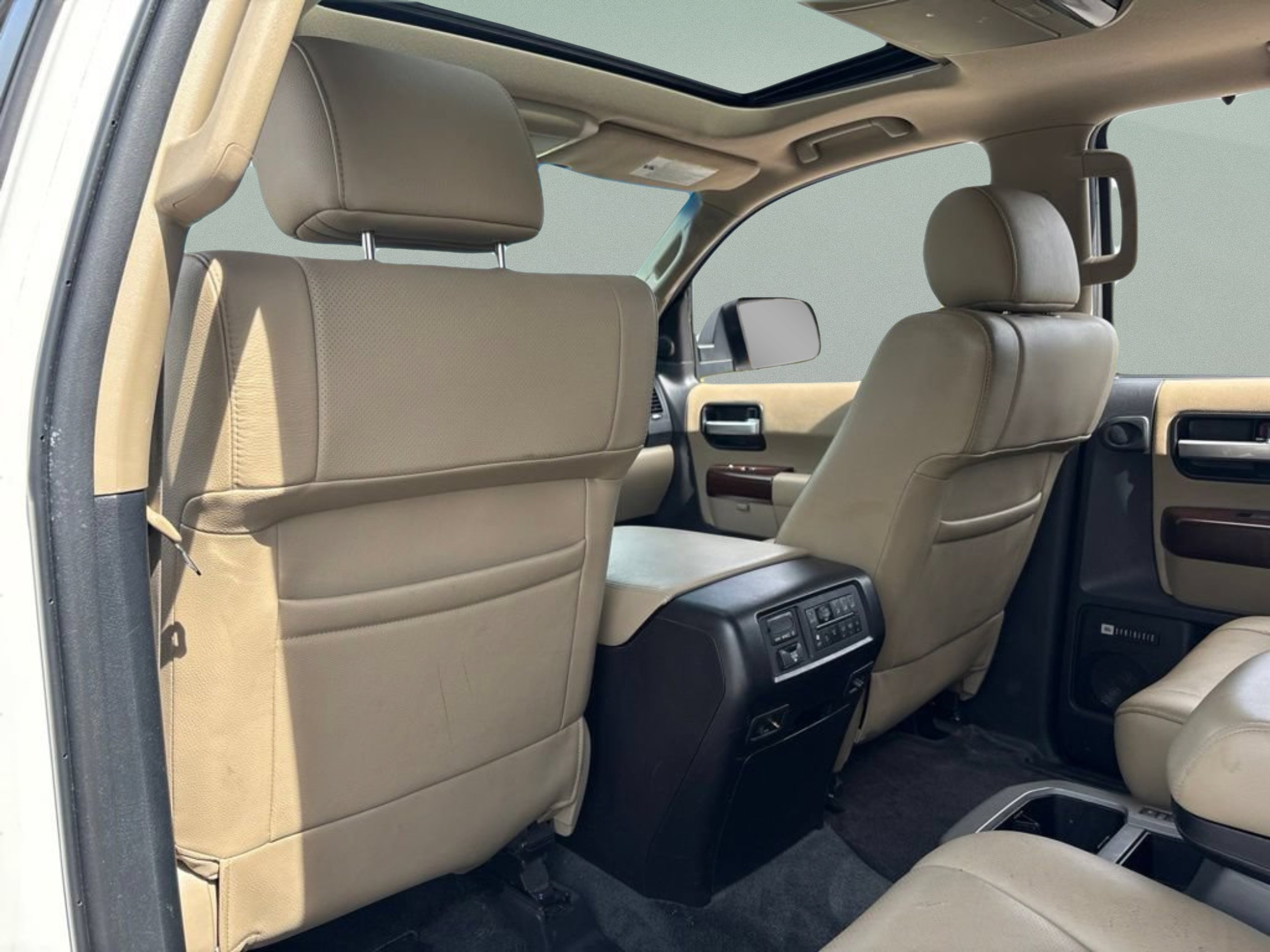 Used 2016 Blizzard Pearl Toyota Platinum image 30