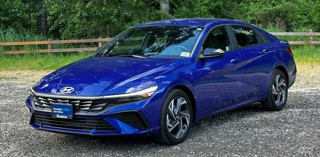 Certified Used 2025 Intense Blue Hyundai SEL Sport image 5
