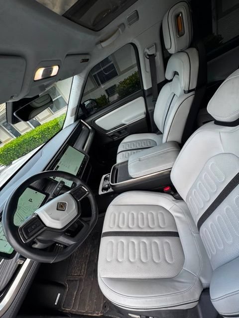 Used 2023 White RIVIAN Adventure image 4