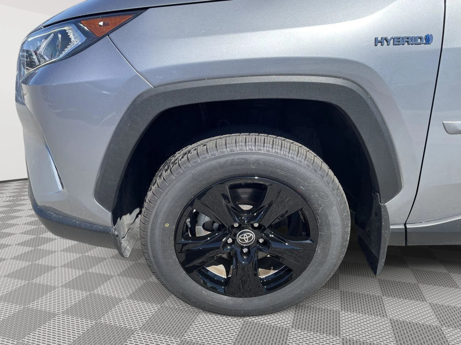 Used 2021 Silver Sky Metallic Toyota Hybrid XLE image 28
