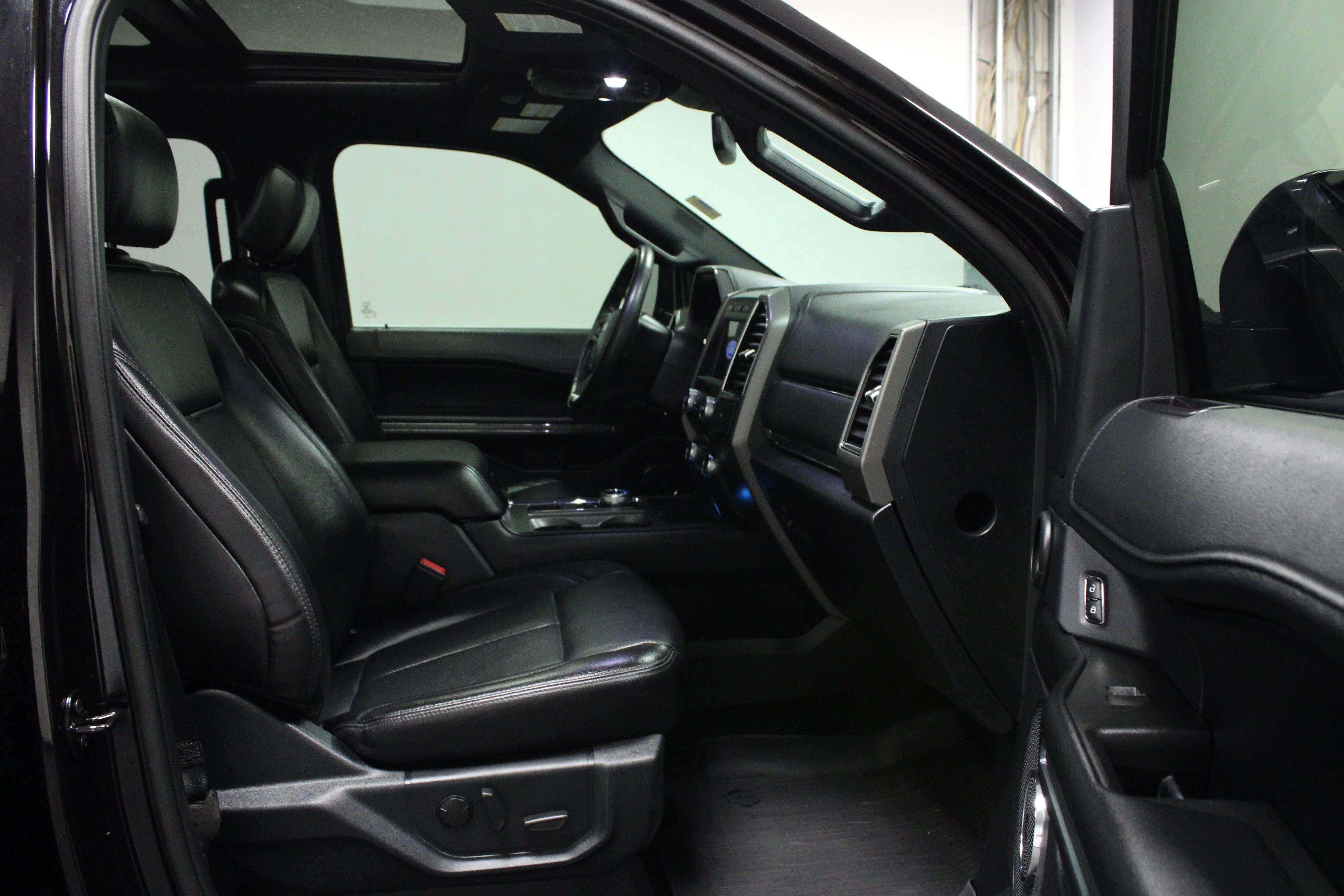 Used 2020 Black Ford XLT image 17