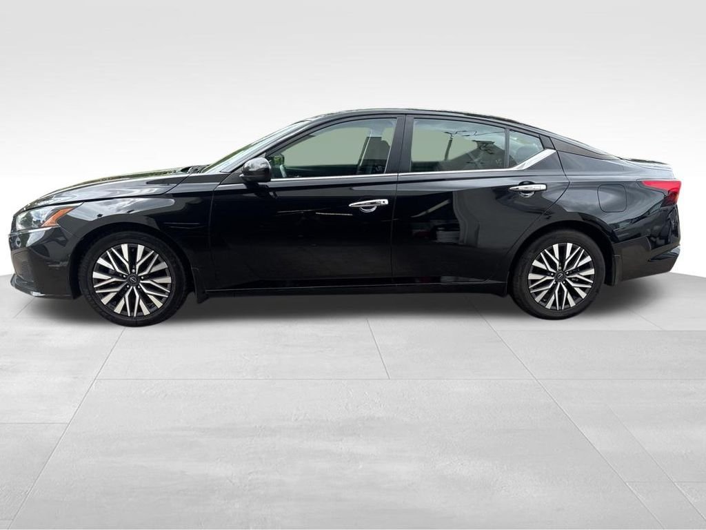 Used 2024 Black Nissan 2.5 SV image 4