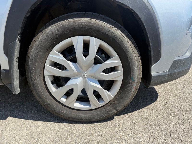 Used 2023 Silver Toyota L image 4